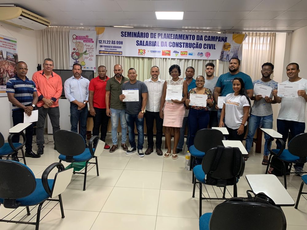 Qualifica Bahia: Encerramento do curso de Eletricista Predial e entrega de certificados no Sintracom-BA