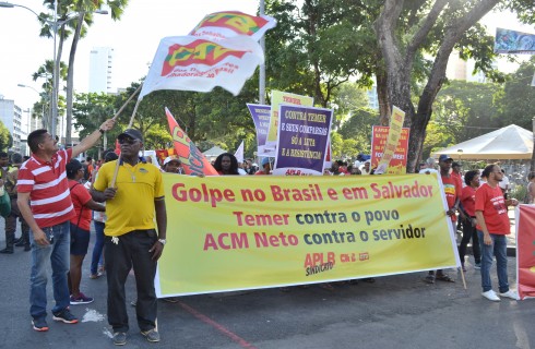 05/12: Dia de luta teve manifestação na Bahia pelo direito à aposentadoria