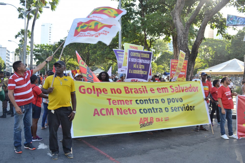 05/12: Dia de luta teve manifestação na Bahia pelo direito à aposentadoria