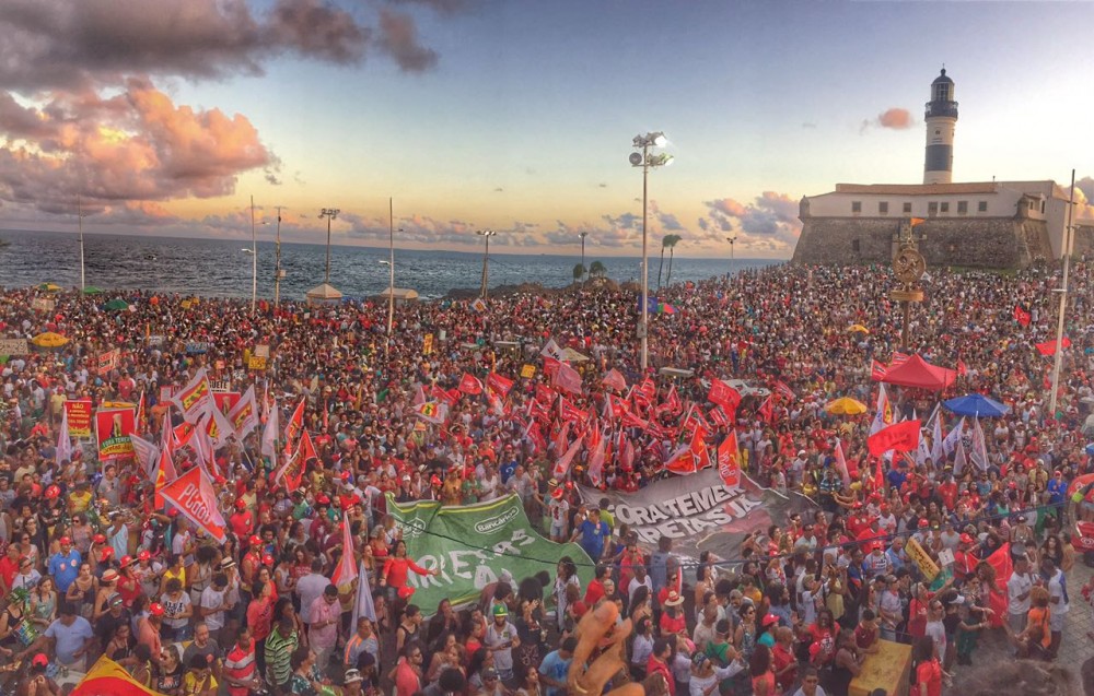 Fora Temer e Diretas Já: Ato no Farol da Barra reuniu 100 mil pessoas