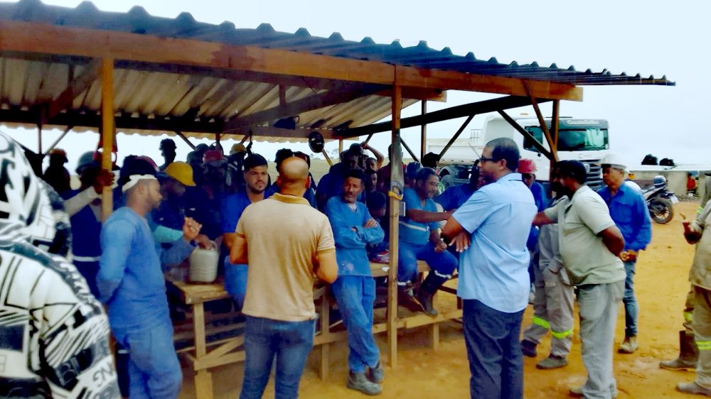 SINTRACOM-BA cobra direitos dos trabalhadores (as) na Engec, em Mutuípe