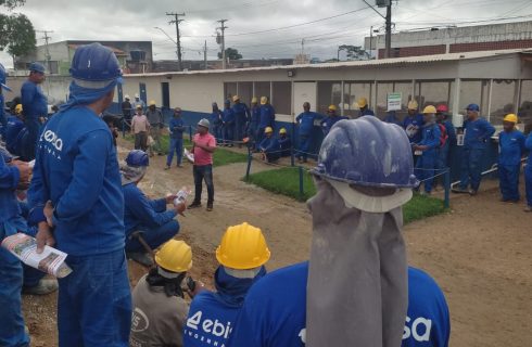 Diretores do SINTRACOM-BA se reuniram com trabalhadores (as) de obra da Ebisa, em Amargosa