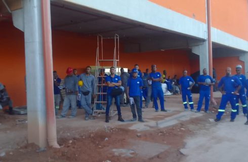 SINTRACOM-BA participa do DDS com os trabalhadores (as) na obra do Atakarejo Iguatemi