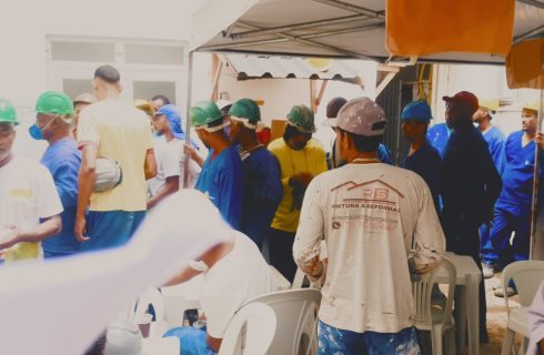 Falta de condições para os trabalhadores (as) no canteiro da SPE Smart Express, na Pituba