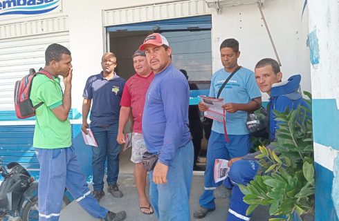 Hoje (26/08) foi dia de distribuir o Jornal do SINTRACOM-BA e conversar com os trabalhadores (as), em canteiros dos municípios de Conde, Crisópolis e Antônio Cardoso