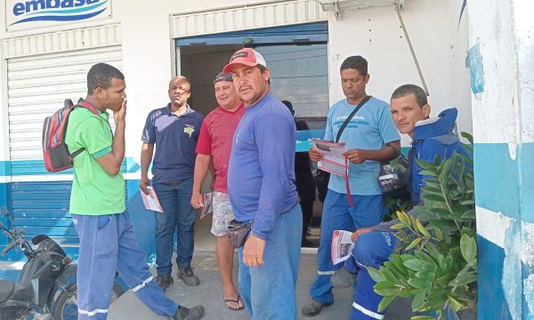 Hoje (26/08) foi dia de distribuir o Jornal do SINTRACOM-BA e conversar com os trabalhadores (as), em canteiros dos municípios de Conde, Crisópolis e Antônio Cardoso