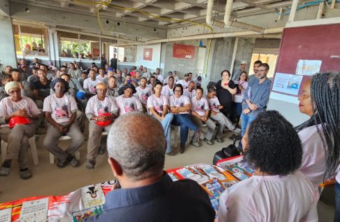 Outubro Rosa: SINTRACOM-BA promoveu atividade em canteiro de obras da MD – Fotos e vídeos