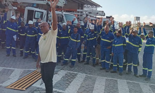 É hora de lutar: Trabalhadores (as) das elétricas rejeitaram a proposta patronal