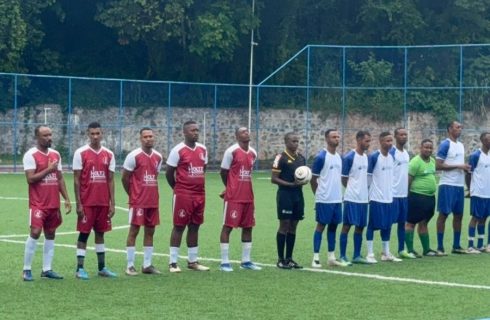 A bola rolou na abertura do 24º Campeonato: Holtz 4 X 0 Firme Praia do Flamengo