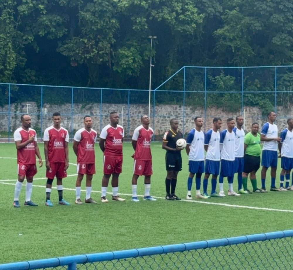 A bola rolou na abertura do 24º Campeonato: Holtz 4 X 0 Firme Praia do Flamengo