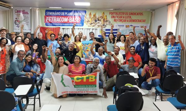 Ato político internacional tem a presença do senador uruguaio, Oscar Andrade, na abertura do Seminário de Planejamento da FETRACOM-BASE