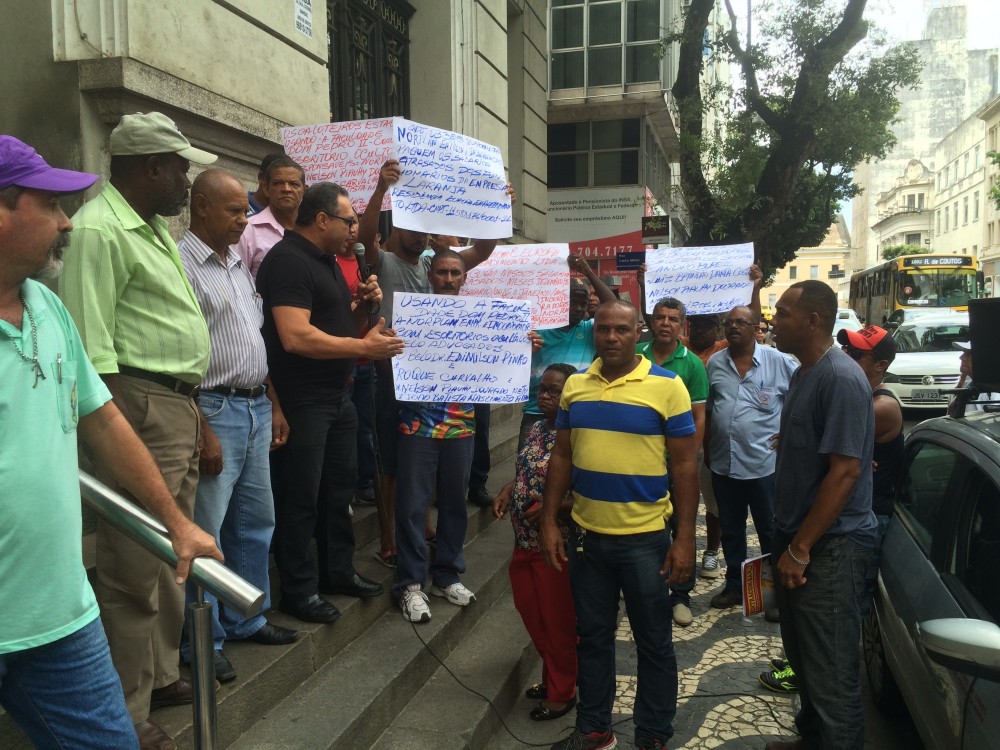 Operários da Norplan protestam revoltados com atraso de salários