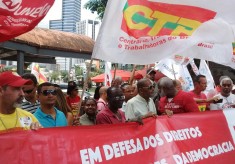 Manifestação com a CTB, em defesa dos direitos dos trabalhadores e da democracia, dia 16/08, em frente à Casa do Comércio, Salvador.