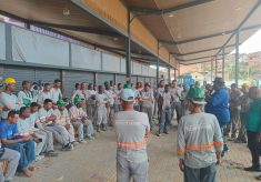 SINTRACOM-BA participou de assembleia com trabalhadores (as) do Mané Dendê