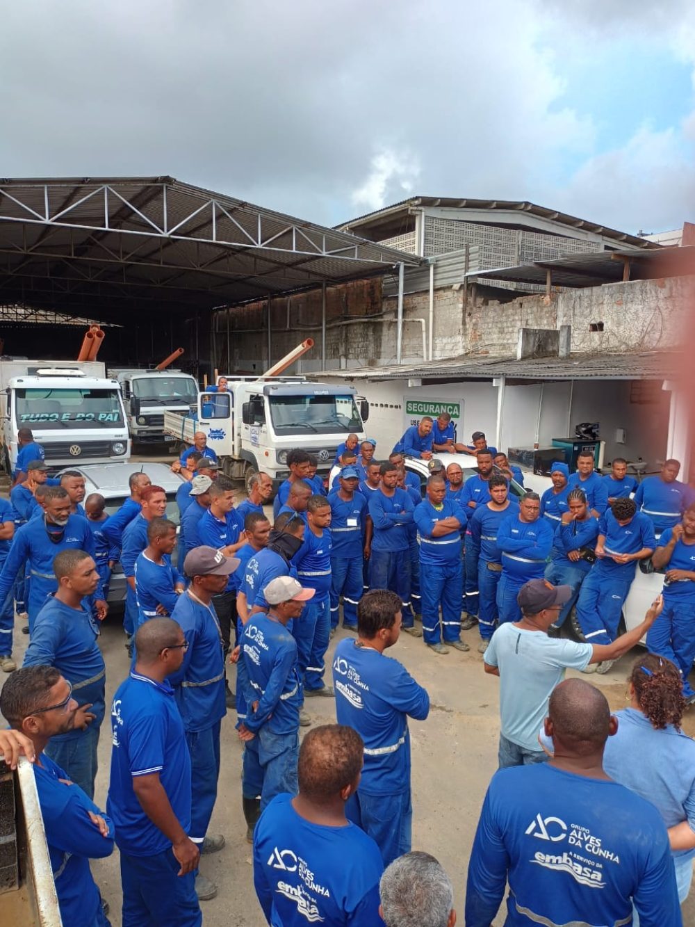 Alves da Cunha / Embasa: Trabalhadores (as) paralisaram as atividades