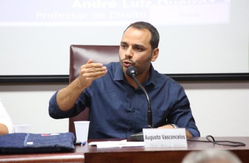 Ataque do governo ao salário mínimo prejudica o país, afirma Augusto Vasconcelos