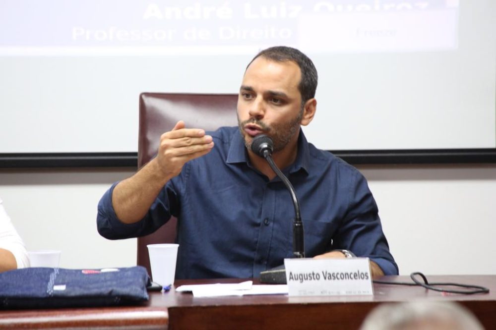 Ataque do governo ao salário mínimo prejudica o país, afirma Augusto Vasconcelos