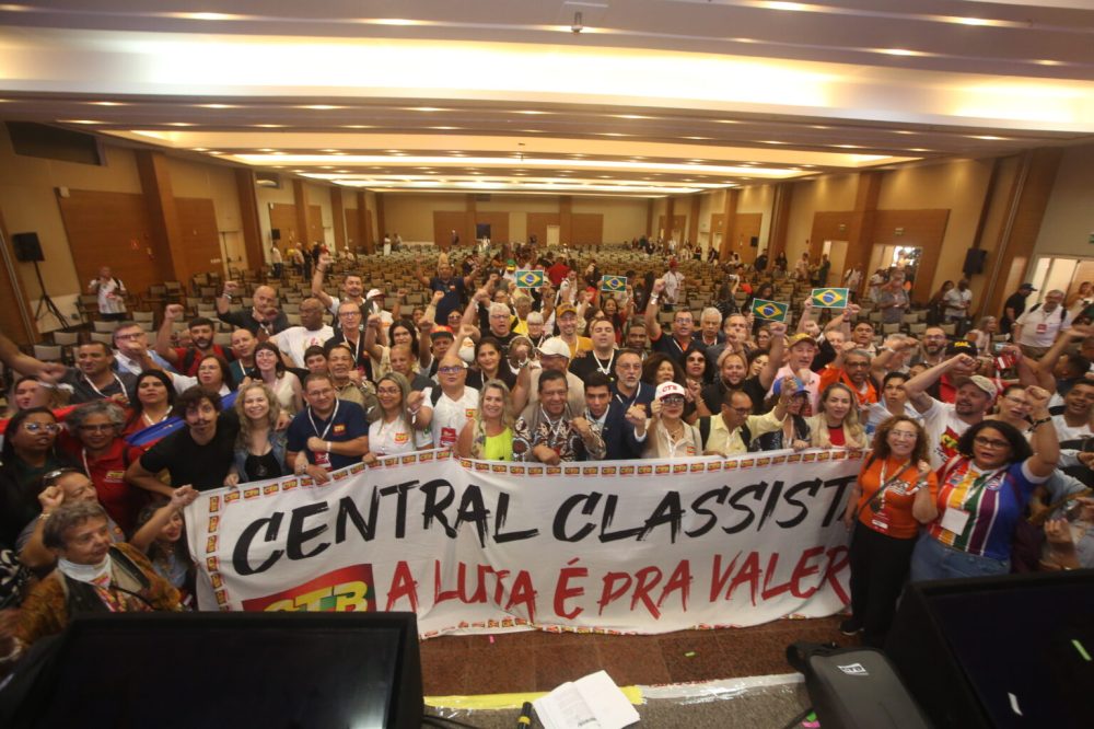 Com a recondução de Adilson Araújo à presidência e chapa unitária, encerrou hoje (9) o 6º Congresso Nacional da CTB