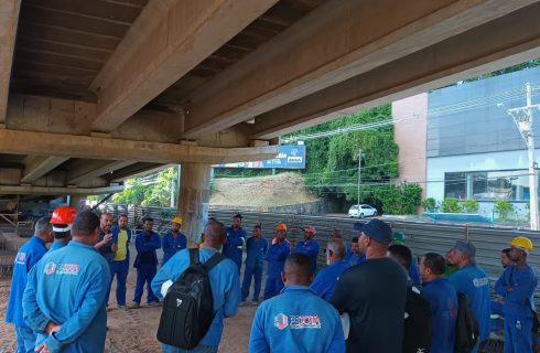 DDS na obra da Pejota (AV. ACM): Trabalhadores (as) fizeram paralisação relâmpago por falta de água potável