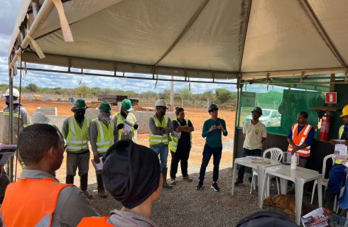 Irecê: SINTRACOM-BA cobrou e OAB Soluções se comprometeu a solucionar irregularidades