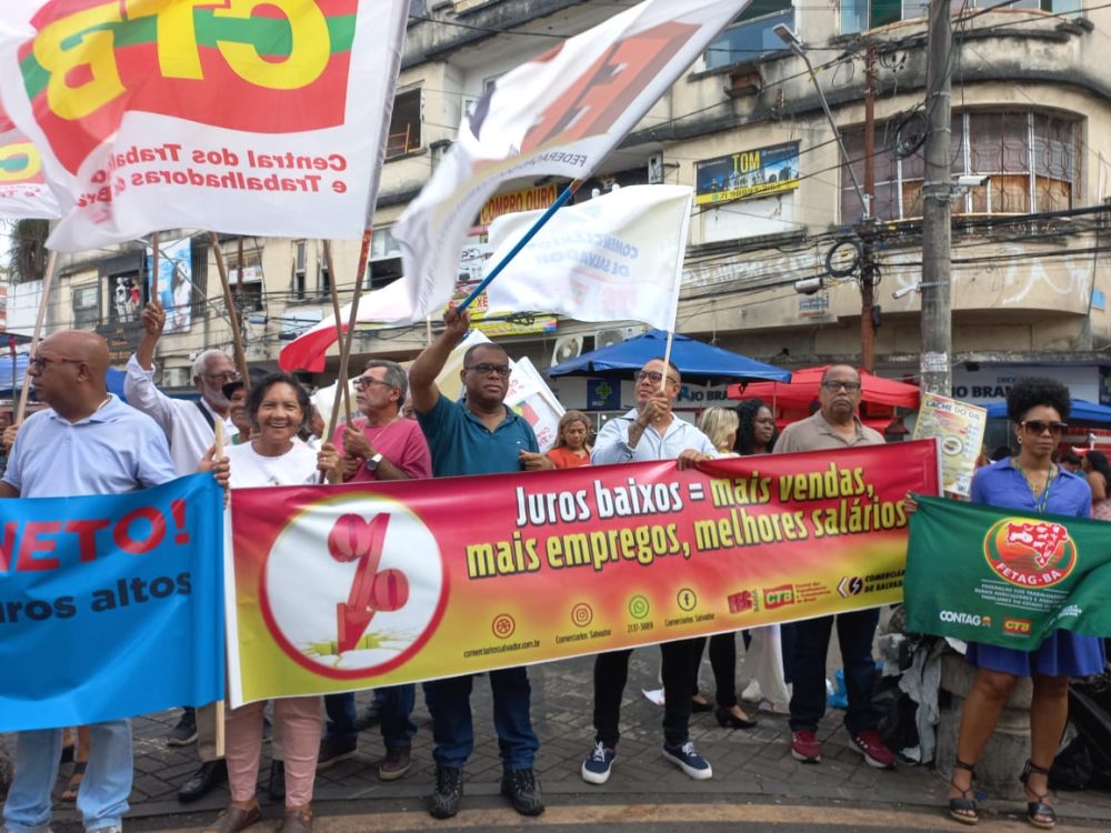 SINTRACOM-BA foi às ruas com a CTB contra os juros altos (vídeo e fotos)