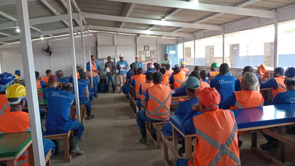 SINTRACOM-BA no DDS com trabalhadores (as) da obra do Hospital Regional de Alagoinhas