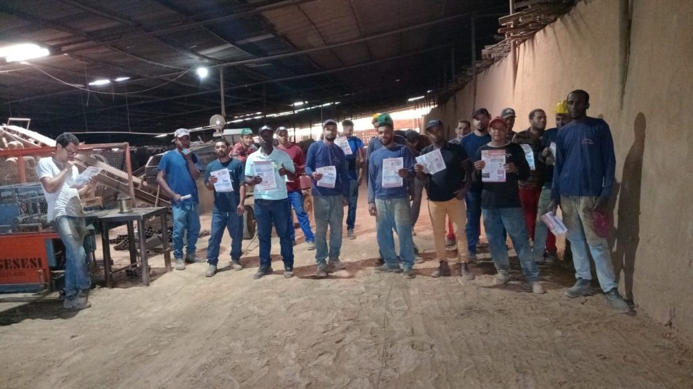 Inhambupe: SINTRACOM-BA visitou os trabalhadores (as) na Cerâmica Rocha