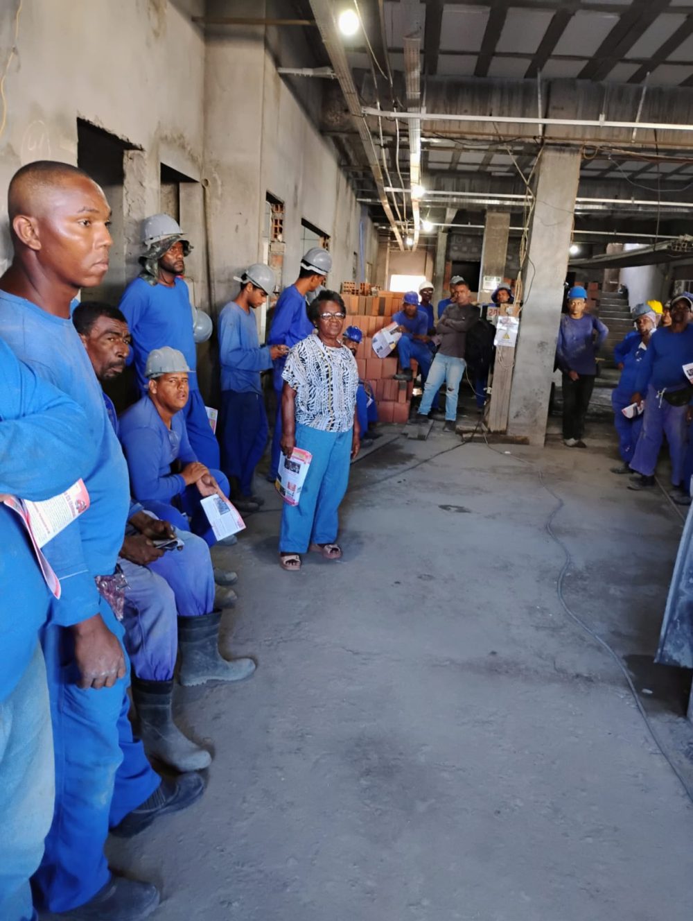 Em obra da Prefeitura em Cajazeiras 6 os direitos dos trabalhadores (as) não são respeitados