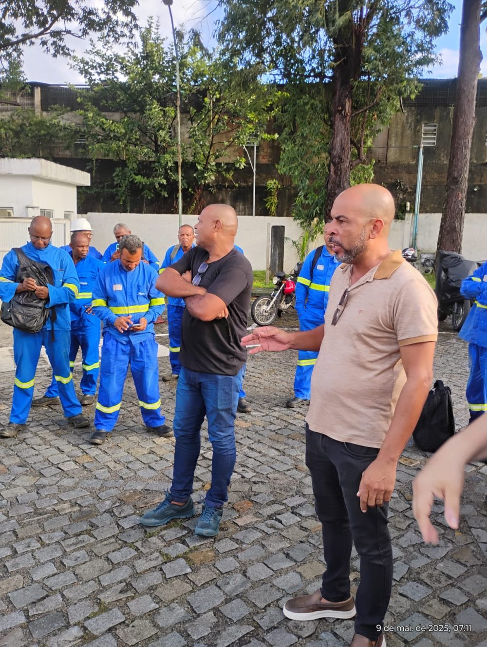 Trabalhadores da Dínamo (Coelba) paralisaram as atividades por atraso no pagamento dos salários