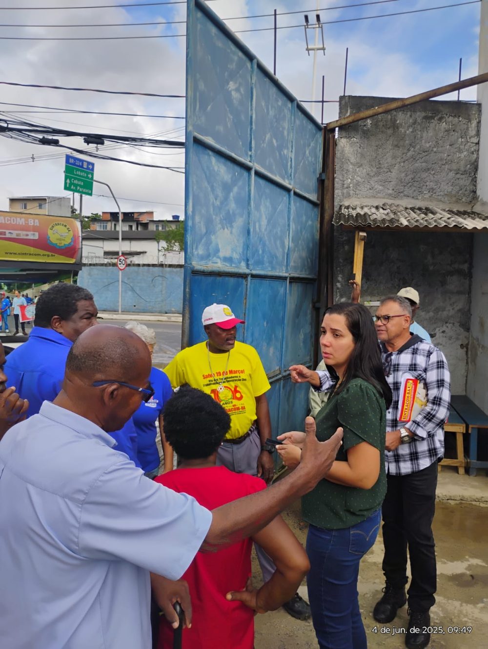 SINTRACOM-BA mobiliza trabalhadores (as) e cobra da Tubomills (Embasa) solução das pendências