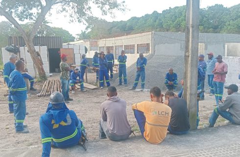 Alagoinhas: Paralisação na empresa AJ (Uneb). Motivo: vale transporte