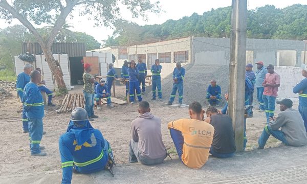 Alagoinhas: Paralisação na empresa AJ (Uneb). Motivo: vale transporte