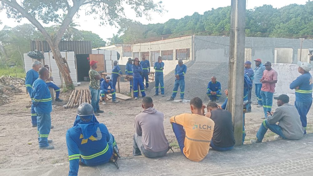 Alagoinhas: Paralisação na empresa AJ (Uneb). Motivo: vale transporte