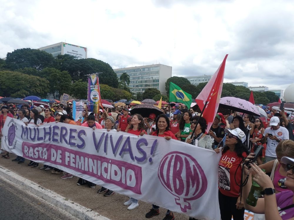 Domingo de luta: o povo foi às ruas para exigir o fim do Feminicídio e gritar sem anistia aos golpistas
