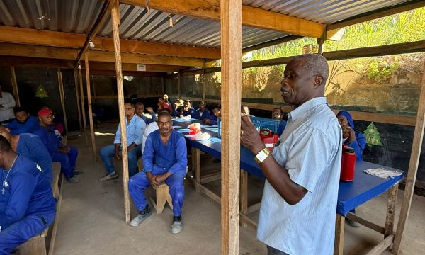 SINTRACOM-BA cobra solução para demandas em obra da Ruble, de galpão da Prefeitura de Salvador