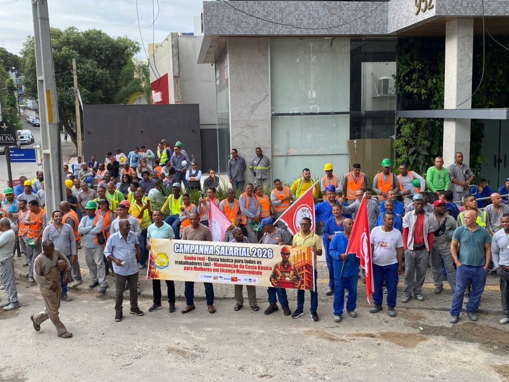 Hoje (25/02) teve uma grande assembleia nos canteiros do Horto Florestal. Aguardem: Vamos marcar uma assembleia decisiva na sede do SINTRACOM-BA!