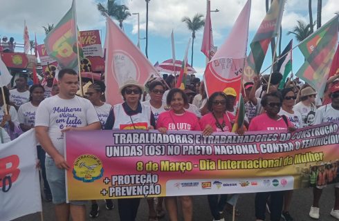 Mulheres Vivas, em Luta e Sem Medo: SINTRACOM-BA foi às ruas para marcar o 8 de Março, Dia Internacional da Mulher