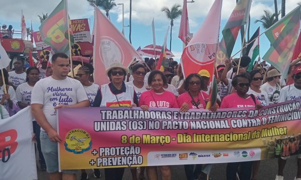 Mulheres Vivas, em Luta e Sem Medo: SINTRACOM-BA foi às ruas para marcar o 8 de Março, Dia Internacional da Mulher