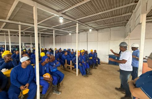 SINTRACOM-BA participa de DDS com os trabalhadores (as) da Metro Engenharia, em Valença