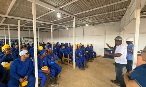 SINTRACOM-BA participa de DDS com os trabalhadores (as) da Metro Engenharia, em Valença