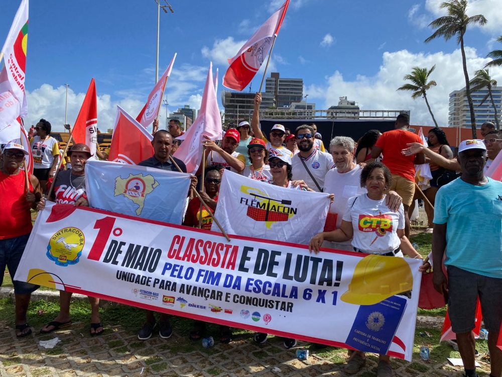 SINTRACOM-BA presente no ato do 1º de Maio, em Salvador