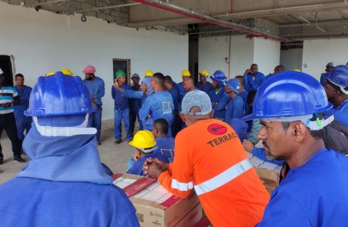 Hoje, 05/06, teve paralisação dos trabalhadores (as) na obra da Roble, no Lobato