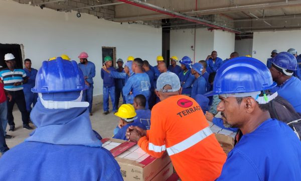 Hoje, 05/06, teve paralisação dos trabalhadores (as) na obra da Roble, no Lobato