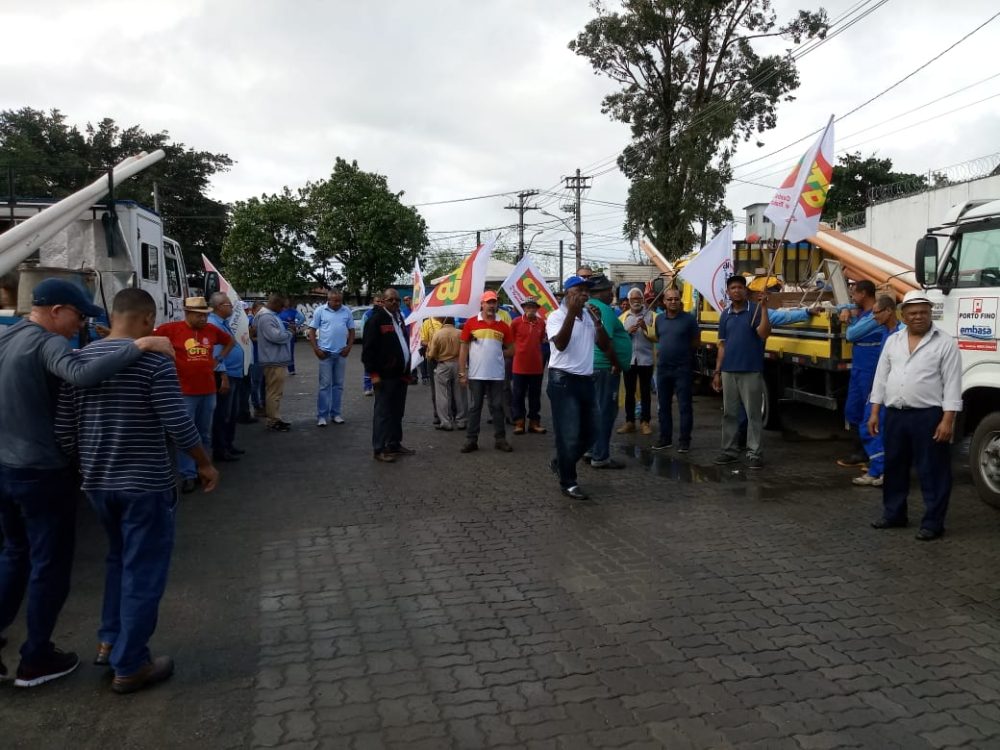 Trabalhadores da Porto Fino (terceirizada Embasa) paralisam atividades