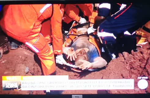 Acidente de trabalho: Depois de quase oito horas foi resgatado operário soterrado em obra da MRV / Gomes Gomes Construções