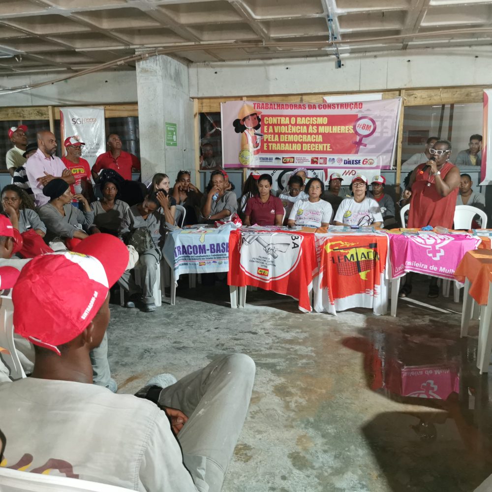 Veja as atividades do SINTRACOM-BA no Março Mulher: Hoje foi no canteiro Beach Class (MD)
