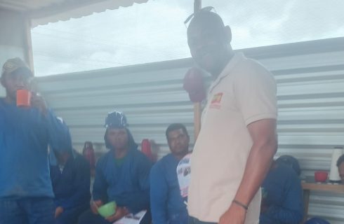 Lençóis e Palmeiras: SINTRACOM-BA visita canteiros de obras e divulga a nova Tabela de Pisos Salariais para os trabalhadores (as)