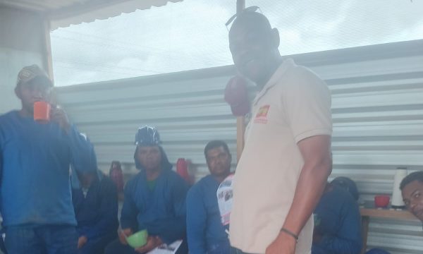 Lençóis e Palmeiras: SINTRACOM-BA visita canteiros de obras e divulga a nova Tabela de Pisos Salariais para os trabalhadores (as)