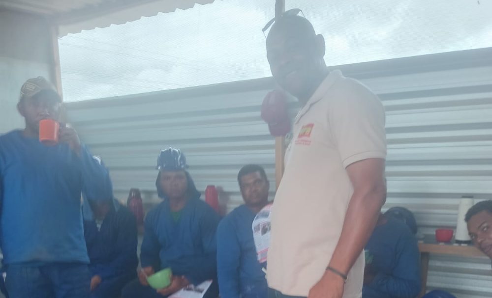 Lençóis e Palmeiras: SINTRACOM-BA visita canteiros de obras e divulga a nova Tabela de Pisos Salariais para os trabalhadores (as)