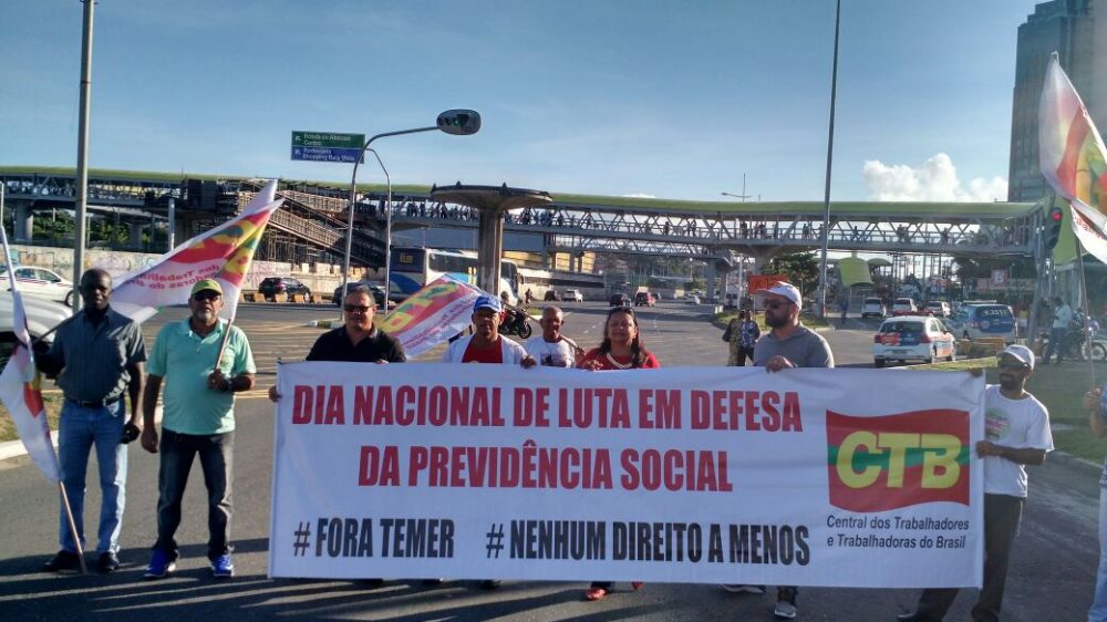 Vitória da luta: Trabalhadores (as) ocupam as ruas e Reforma da Previdência é suspensa